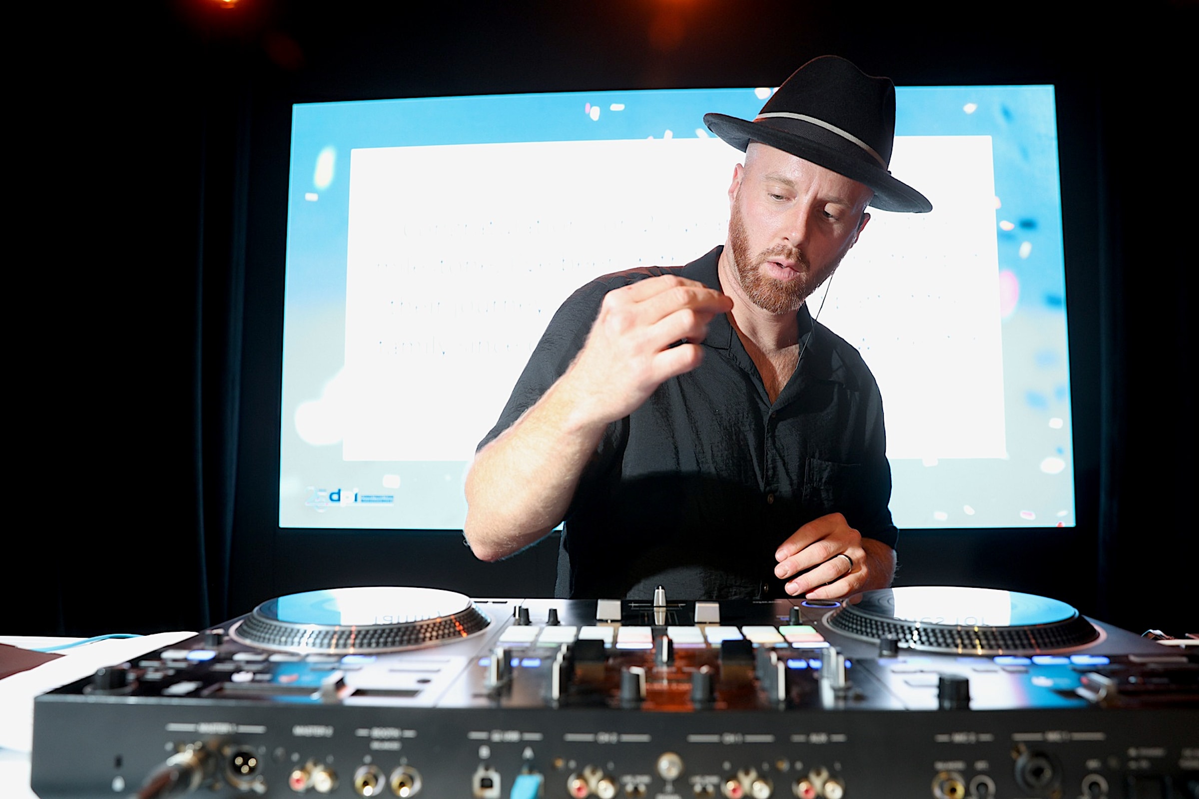 Lincoln Baio at the decks